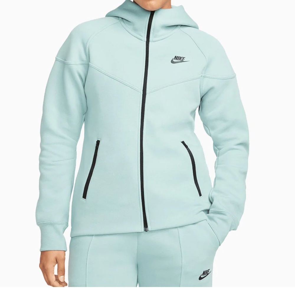 Light Blue Nike Tech Hoodie,
Color referenced in first pic

Just like New